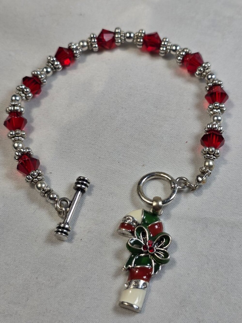 Christmas Holiday Beaded Bracelet Candy Cane Charm Red Silver